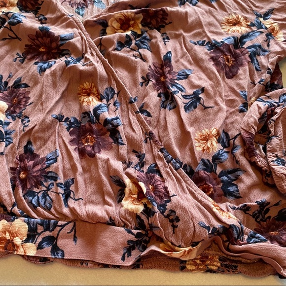 AE Floral Wrap Long Sleeve Blouse - Picture 5 of 6